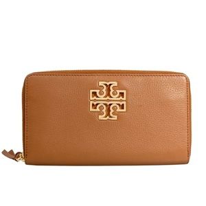 TORY BURCH britten zip continental wallet in bark